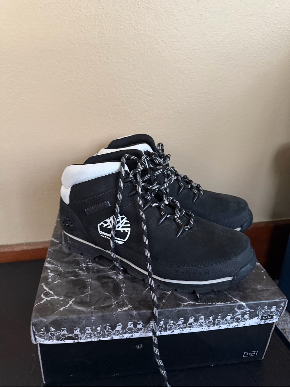 Timberland Black and White Ankle Boots - Picture 3 of 5